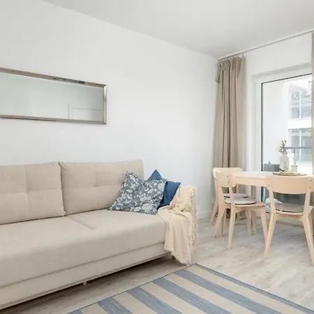 Daire With Balcony, Close To The Beach, Pool