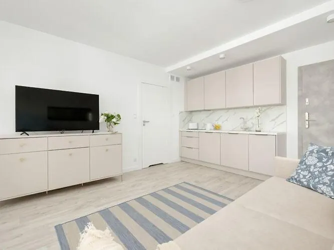 Appartamento With Balcony, Close To The Beach, Pool